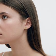 Load image into Gallery viewer, &#39;Halo Earrings 18k Gold&#39; by Elisabeth Schotte
