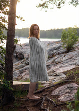 Load image into Gallery viewer, 'Hohto' linen towel by Elisa Defossez Kikuchi
