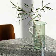 Lade das Bild in den Galerie-Viewer, 'Taverna' Karaffe XL, GRÜN, von Livia Lauber
