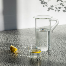 Lade das Bild in den Galerie-Viewer, 'Taverna' Karaffe XL von Livia Lauber
