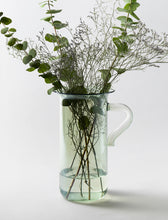 Lade das Bild in den Galerie-Viewer, 'Taverna' Karaffe XL, GRÜN, von Livia Lauber
