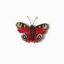 Lade das Bild in den Galerie-Viewer, &#39;Anglais Peacock Butterfly&#39; Brosche von Trovelore
