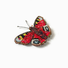 Lade das Bild in den Galerie-Viewer, &#39;Anglais Peacock Butterfly&#39; Brosche von Trovelore
