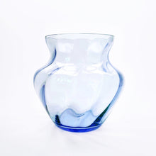 Lade das Bild in den Galerie-Viewer, Große &#39;Dahlia&#39; Vase in kobaltblau

