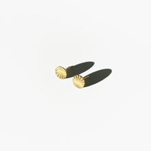 Lade das Bild in den Galerie-Viewer, &#39;Halo Earstuds 18k Gold&#39; von Elisabeth Schotte
