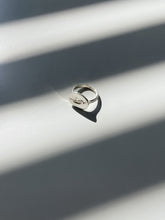 Load image into Gallery viewer, &#39;Heron&#39; signet ring by Elisabeth Schotte
