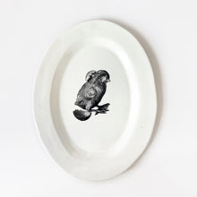 Lade das Bild in den Galerie-Viewer, Kühn Keramik x Süper Store: Teller oval &#39;Kücken&#39;
