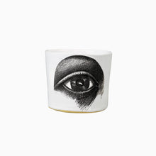 Lade das Bild in den Galerie-Viewer, Mittelgroßer Becher 'Auge' von Kühn Keramik
