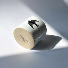 Lade das Bild in den Galerie-Viewer, Becher 'Schwalbe' von Kühn Keramik
