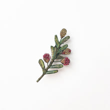 Lade das Bild in den Galerie-Viewer, &#39;Olive branch&#39; Brosche von Trovelore
