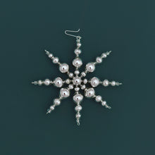 Lade das Bild in den Galerie-Viewer, Böhmisches Glasperlen-Ornament &#39;Weihnachtsstern&#39;
