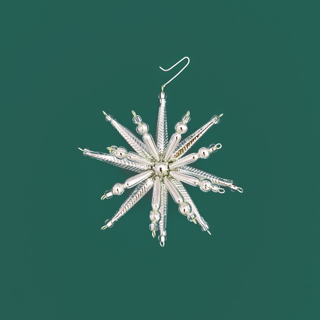 Böhmisches Glasperlen-Ornament 'Scheeflocke'