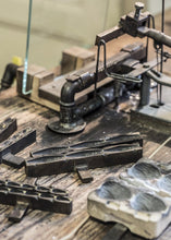 Lade das Bild in den Galerie-Viewer, Böhmisches Glasperlen-Ornament &#39;Weihnachtsstern&#39;
