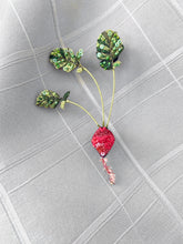 Lade das Bild in den Galerie-Viewer, &#39;Red radish&#39; Brosche von Trovelore
