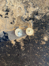 Lade das Bild in den Galerie-Viewer, ‘Sol Earrings' von Elisabeth Schotte
