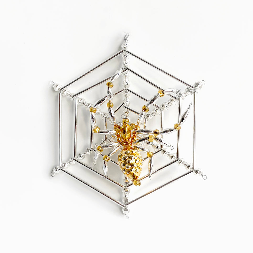 Böhmisches Glasperlen-Ornament 'Spinne im Netz'