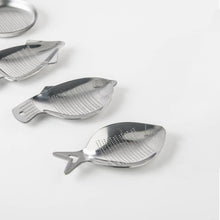 Load image into Gallery viewer, Stainless steel oroshigane grater - Flounder
