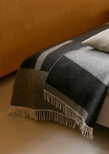 Load image into Gallery viewer, &#39;Suunta&#39; wool blanket by Lapuan Kankurit
