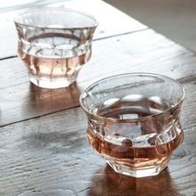 Lade das Bild in den Galerie-Viewer, 'Tipsy' Gläser, im Set
