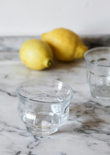 Lade das Bild in den Galerie-Viewer, 'Tipsy' Gläser, im Set
