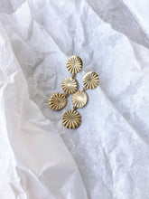 Lade das Bild in den Galerie-Viewer, ‘Triple Halo Earrings' von Elisabeth Schotte
