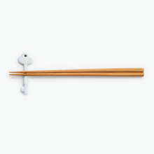 Load image into Gallery viewer, &#39;Key&#39; chopstick rest set by Essence Saikai
